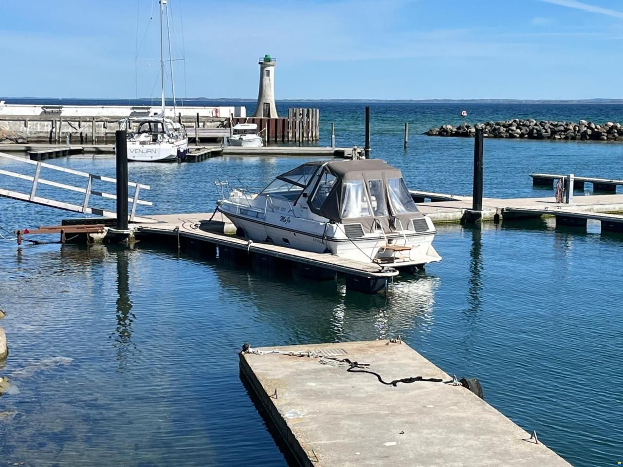 Fjord Dolphin 900