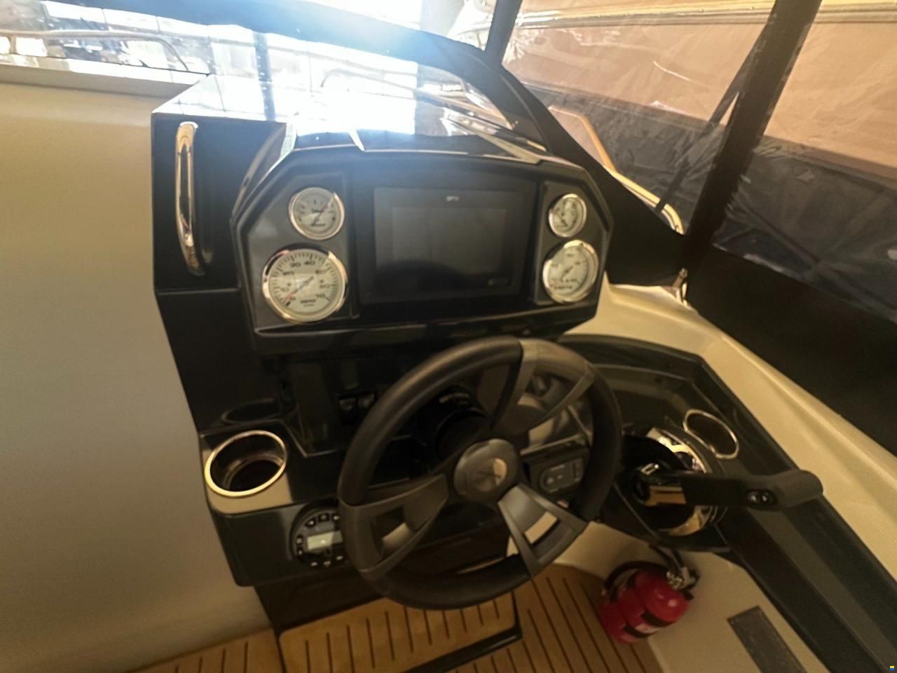Quicksilver 555 CABIN