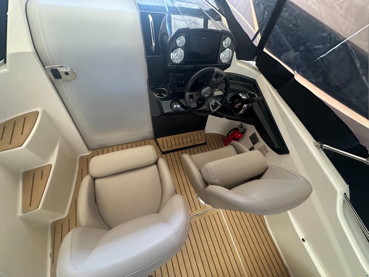 Quicksilver 555 CABIN