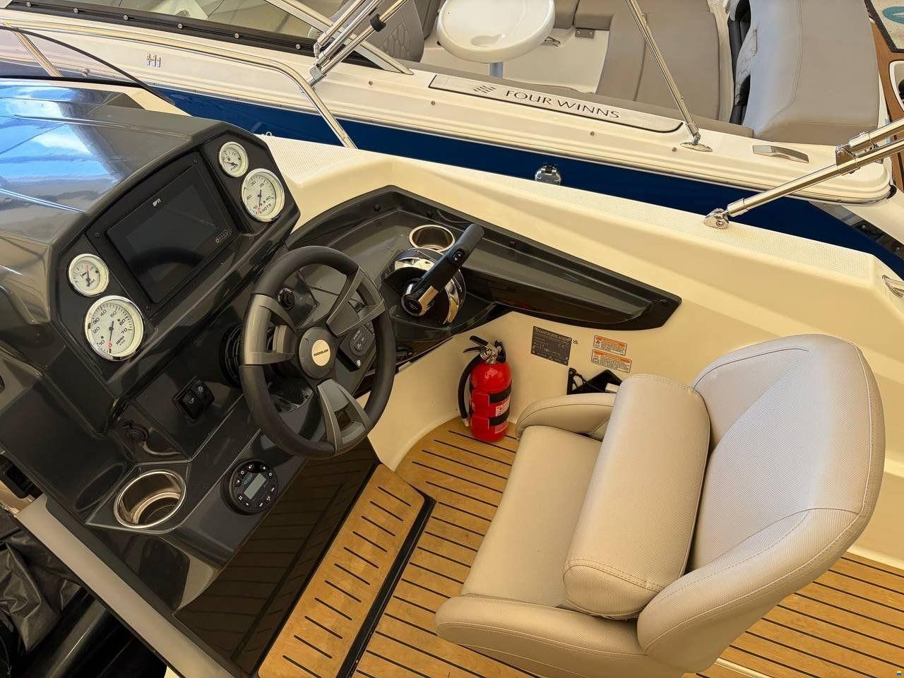 Quicksilver ACTIV 555 CABIN