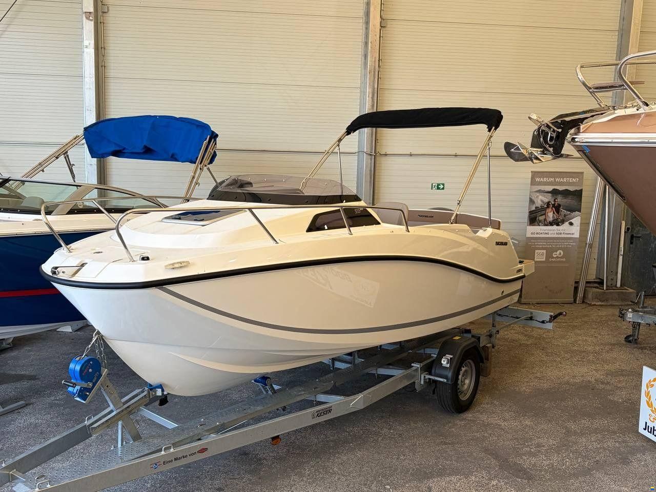 Quicksilver ACTIV 555 CABIN