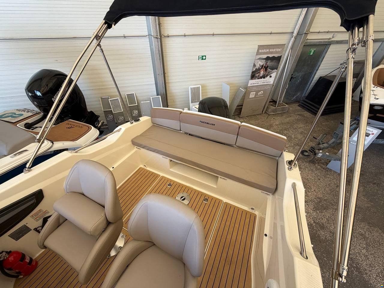 Quicksilver ACTIV 555 CABIN
