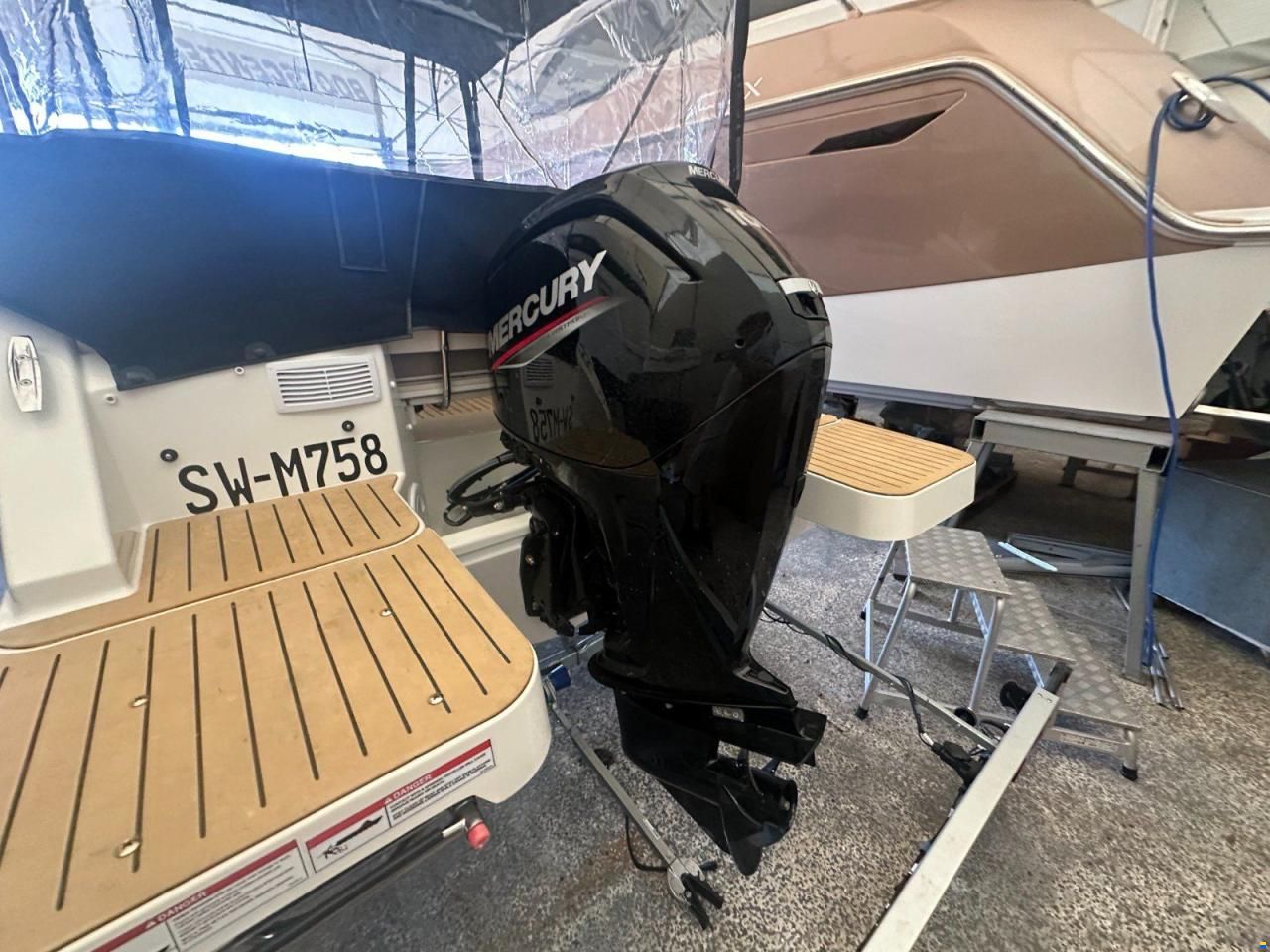 Quicksilver 555 CABIN