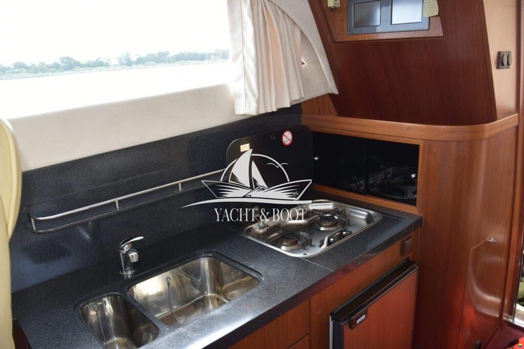 Galeon 330 Fly