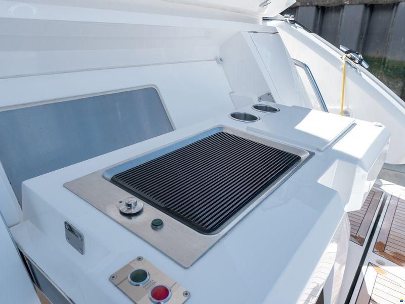 Sunseeker Manhattan 52