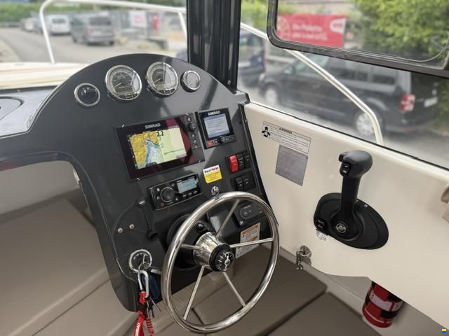 Quicksilver 555 Pilothouse mit 100PS und Trailer