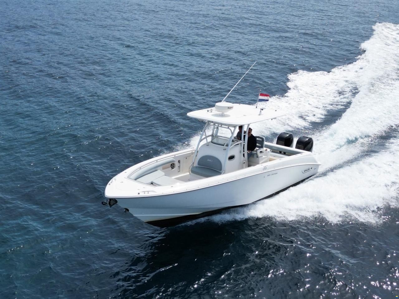 Boston Whaler 320 Outrage - 2X Mercury Verado 250