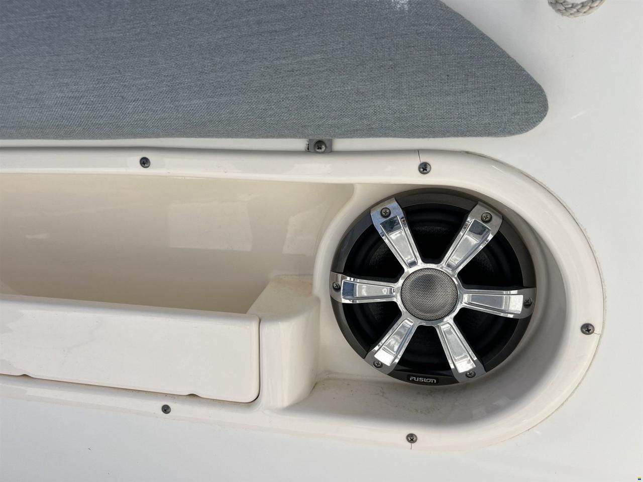 Boston Whaler 320 Outrage - 2X Mercury Verado 250