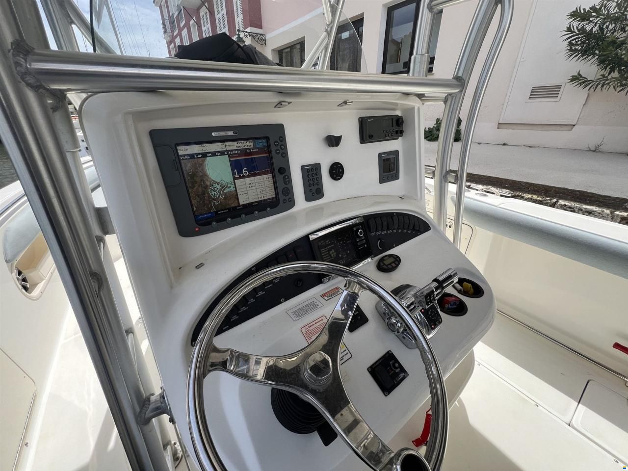 Boston Whaler 320 Outrage - 2X Mercury Verado 250