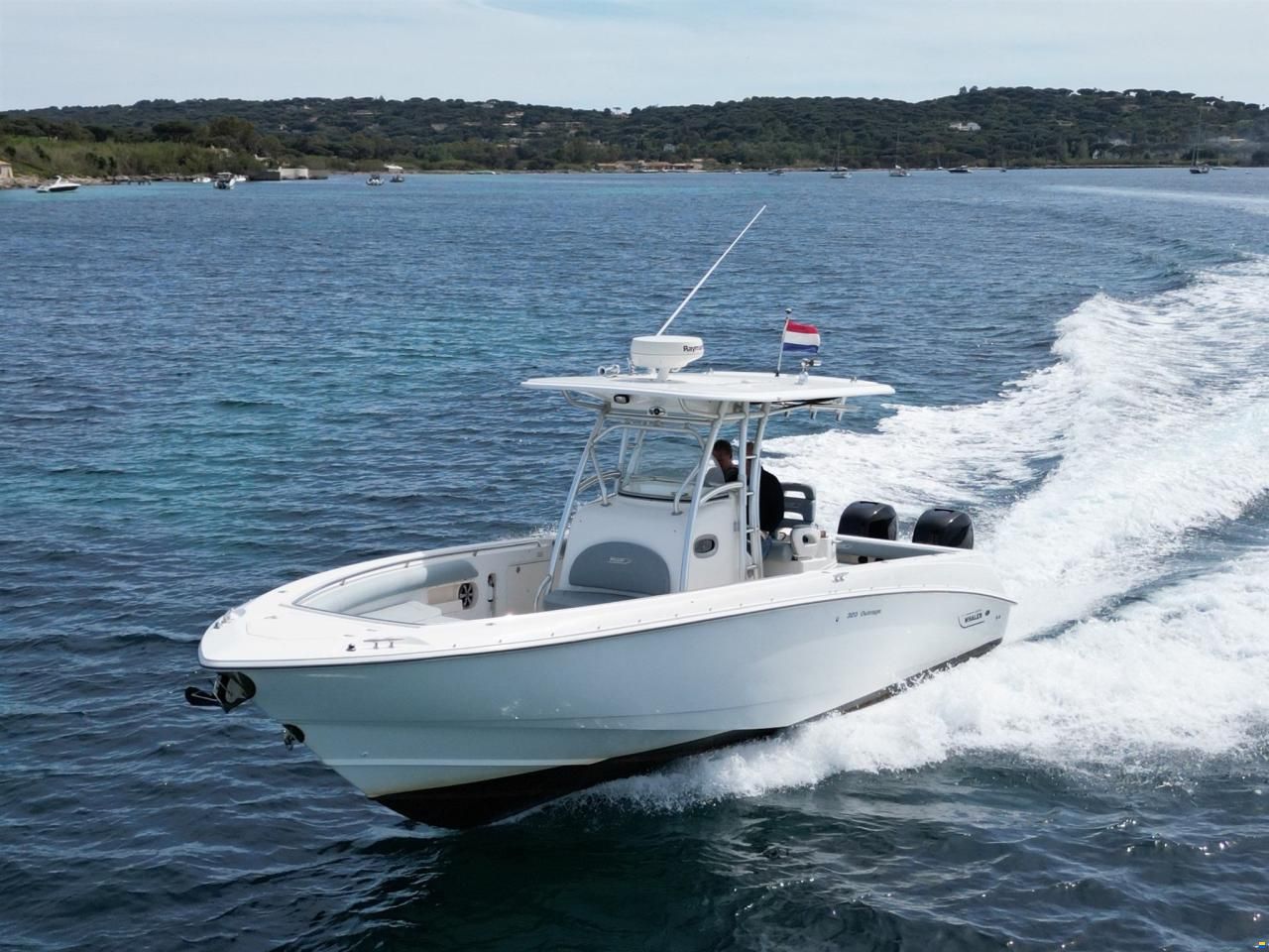 Boston Whaler 320 Outrage - 2X Mercury Verado 250