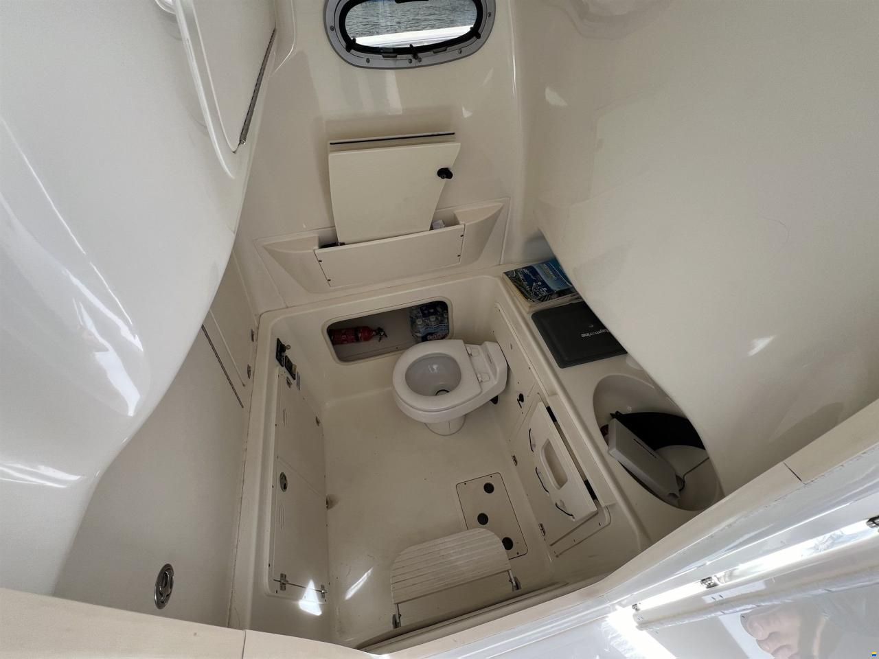 Boston Whaler 320 Outrage - 2X Mercury Verado 250