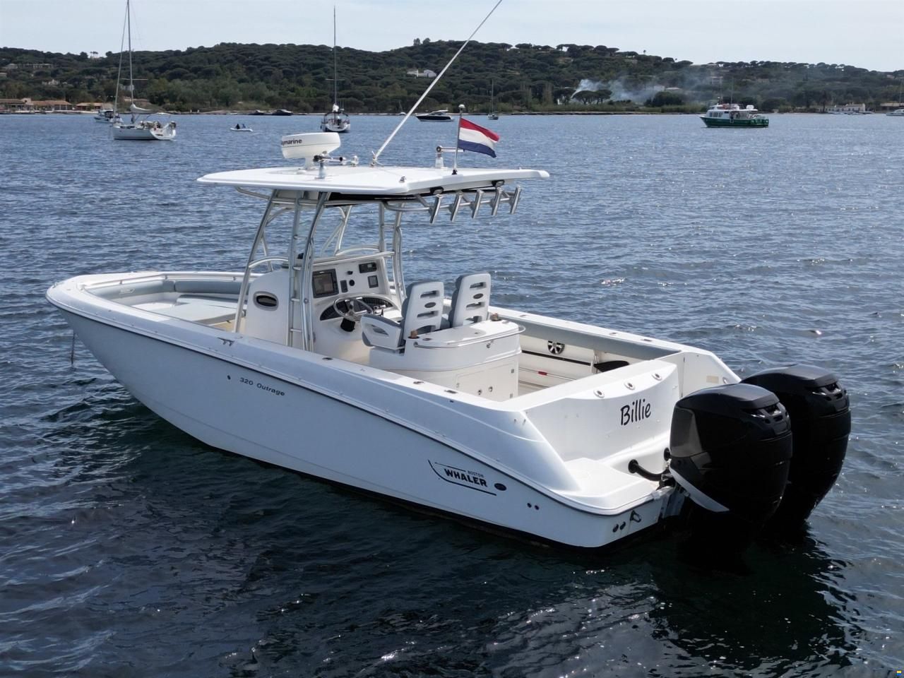 Boston Whaler 320 Outrage - 2X Mercury Verado 250