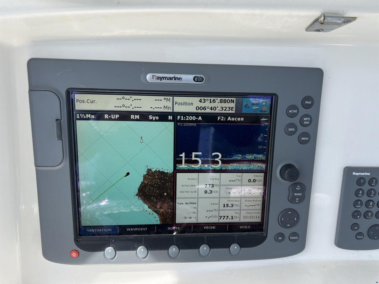 Boston Whaler 320 Outrage - 2X Mercury Verado 250