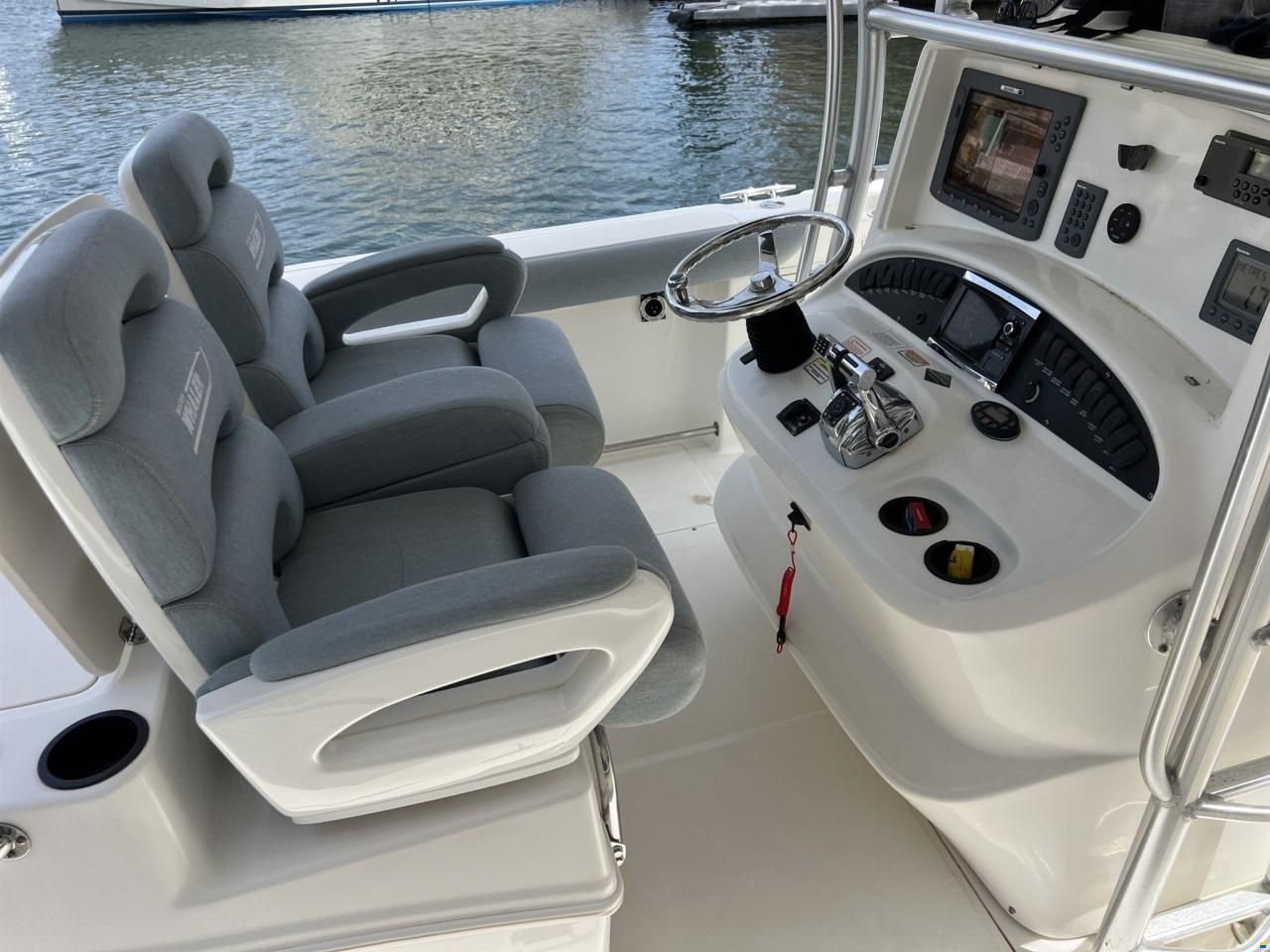 Boston Whaler 320 Outrage - 2X Mercury Verado 250
