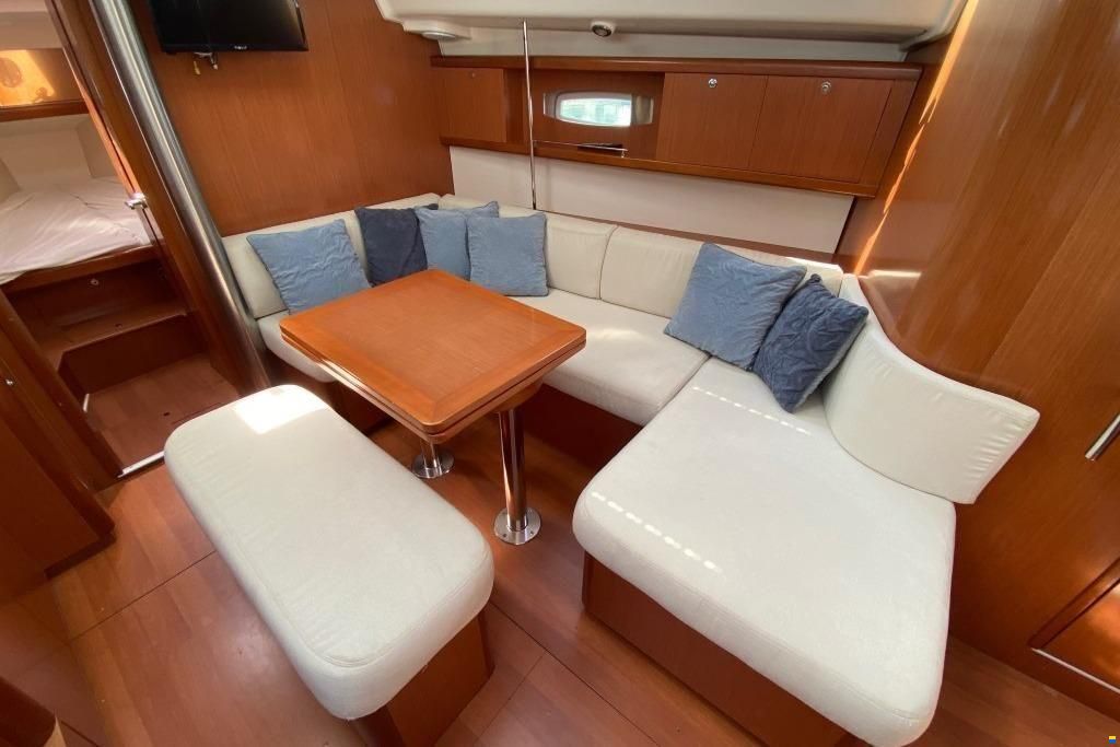 Beneteau Oceanis 40