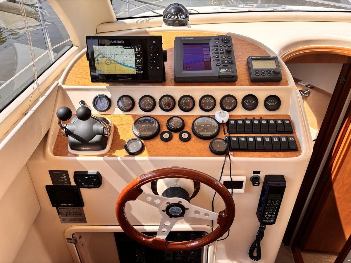 Rodman 30 Cruiser Flybridge