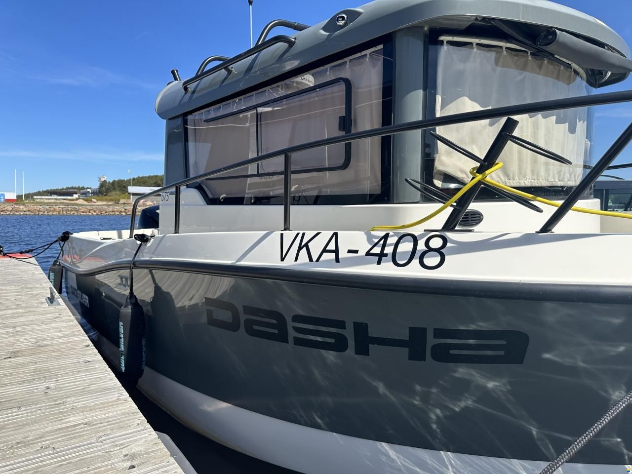 Quicksilver 675 Pilothouse