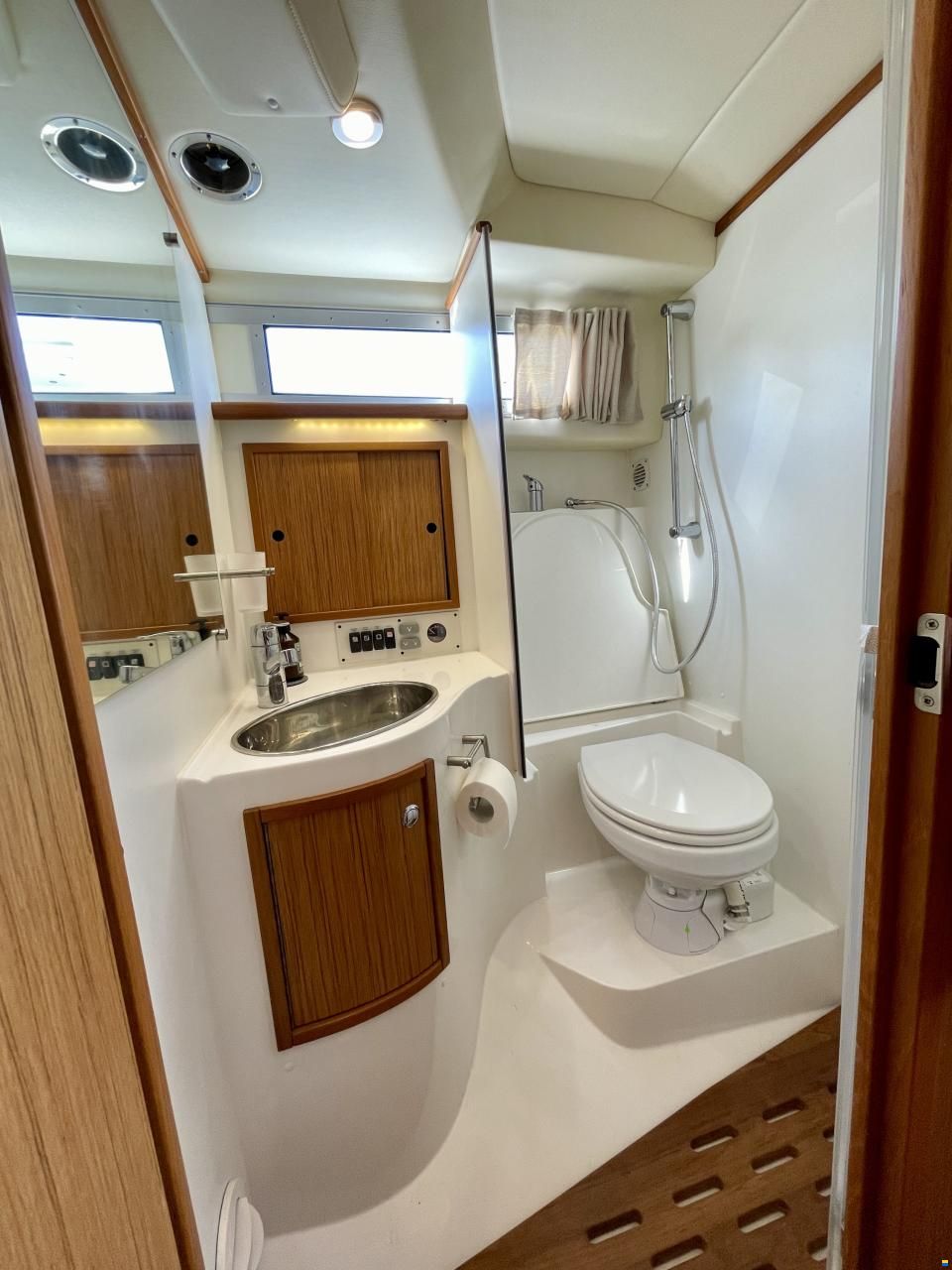 Saga 320 Sun Top