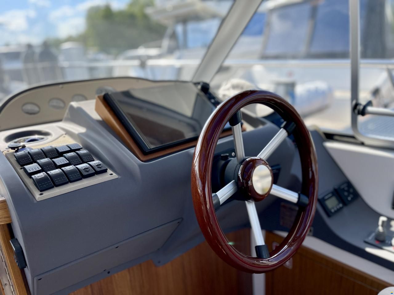 Saga 320 Sun Top
