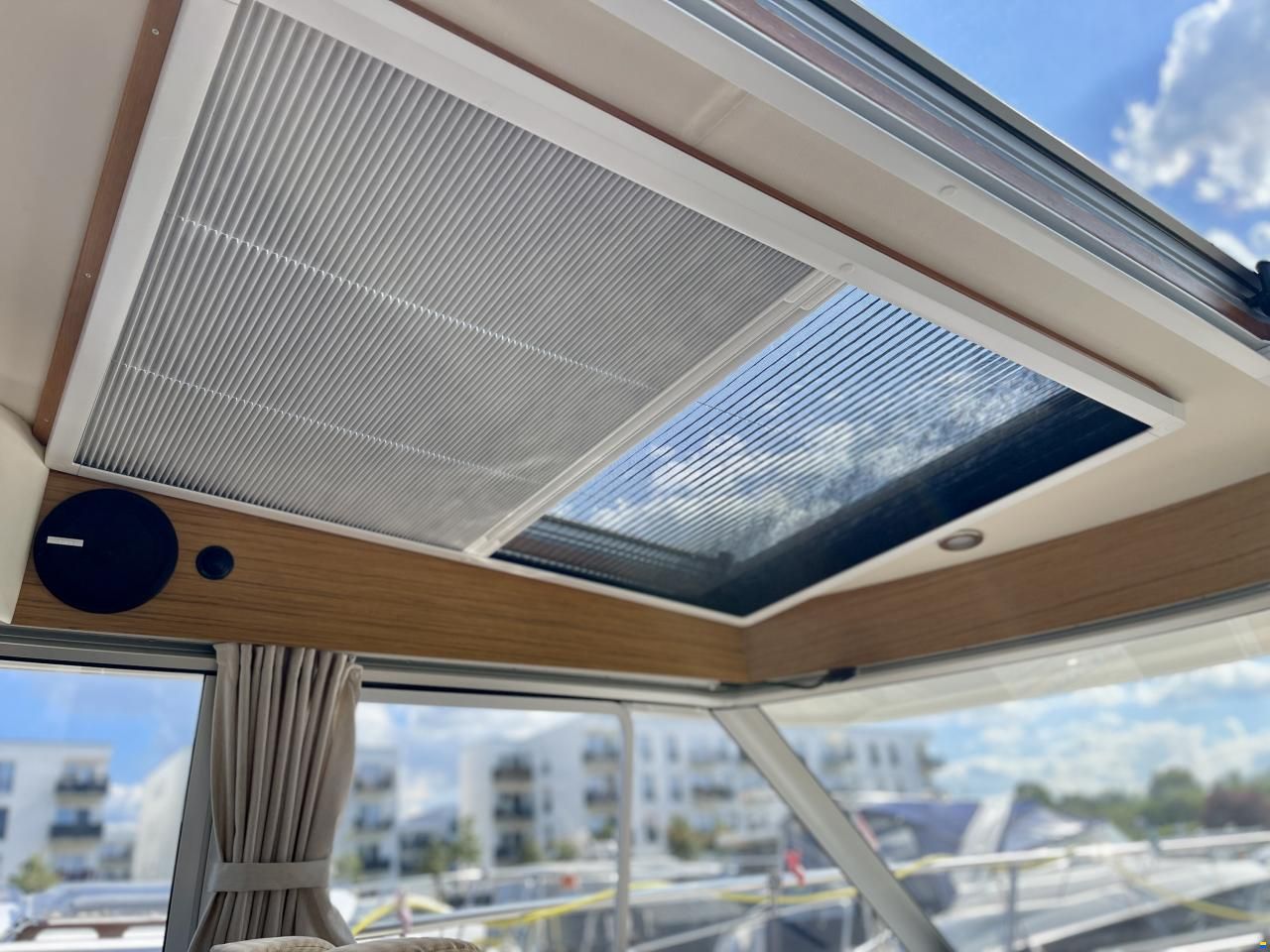 Saga 320 Sun Top