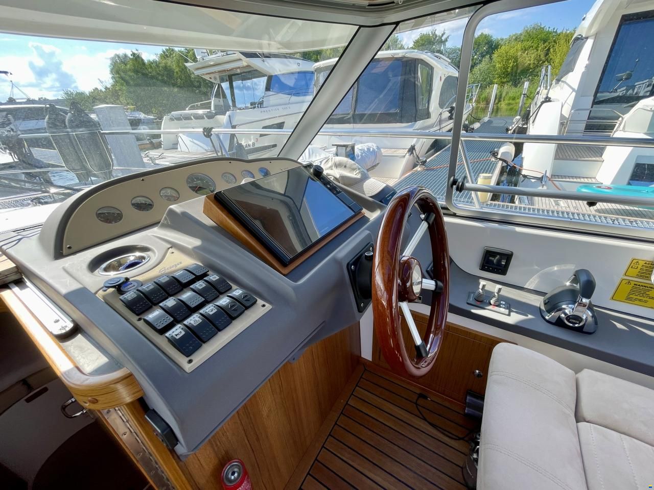 Saga 320 Sun Top