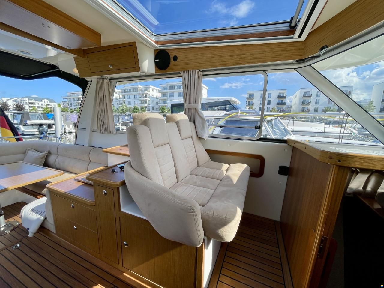 Saga 320 Sun Top