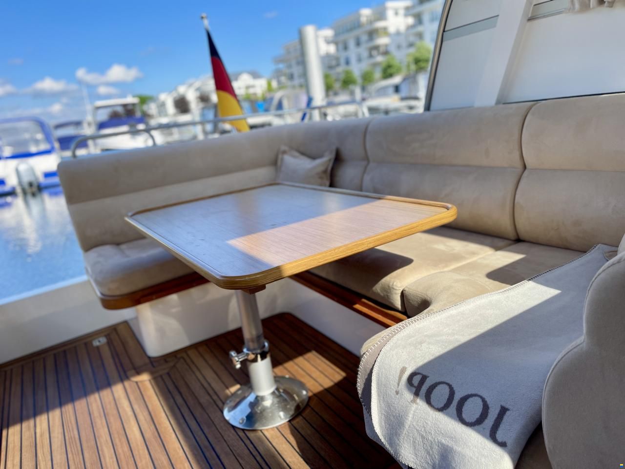 Saga 320 Sun Top