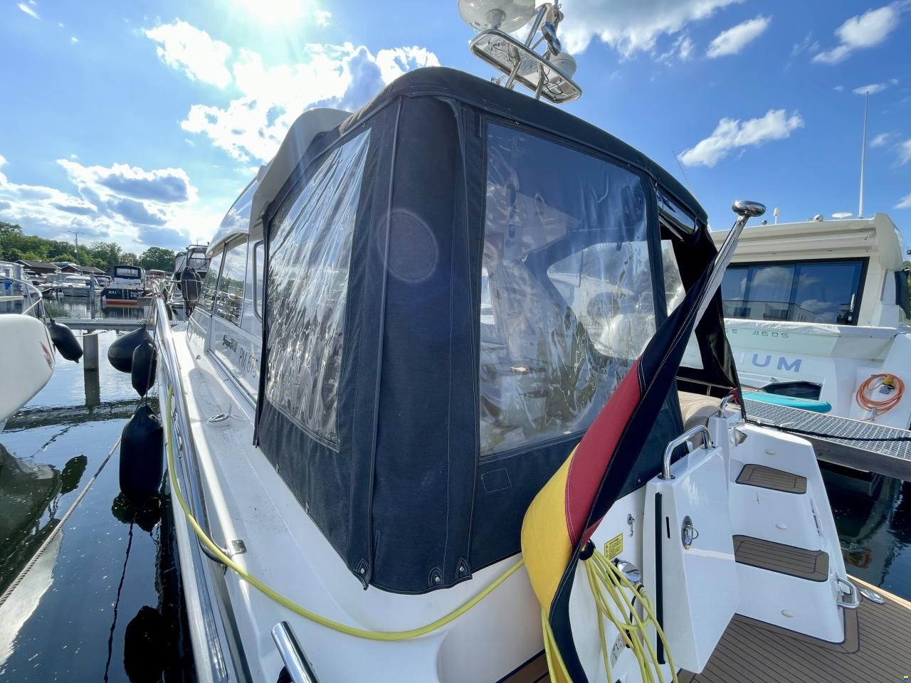 Saga 320 Sun Top