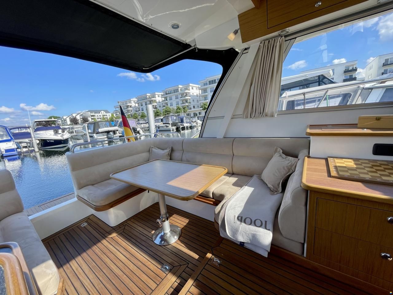 Saga 320 Sun Top