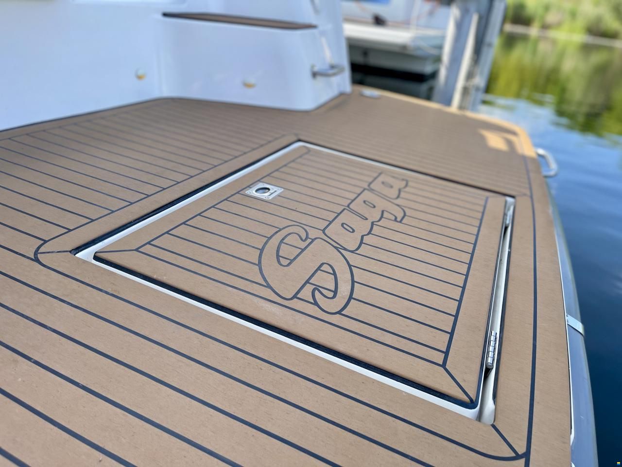 Saga 320 Sun Top