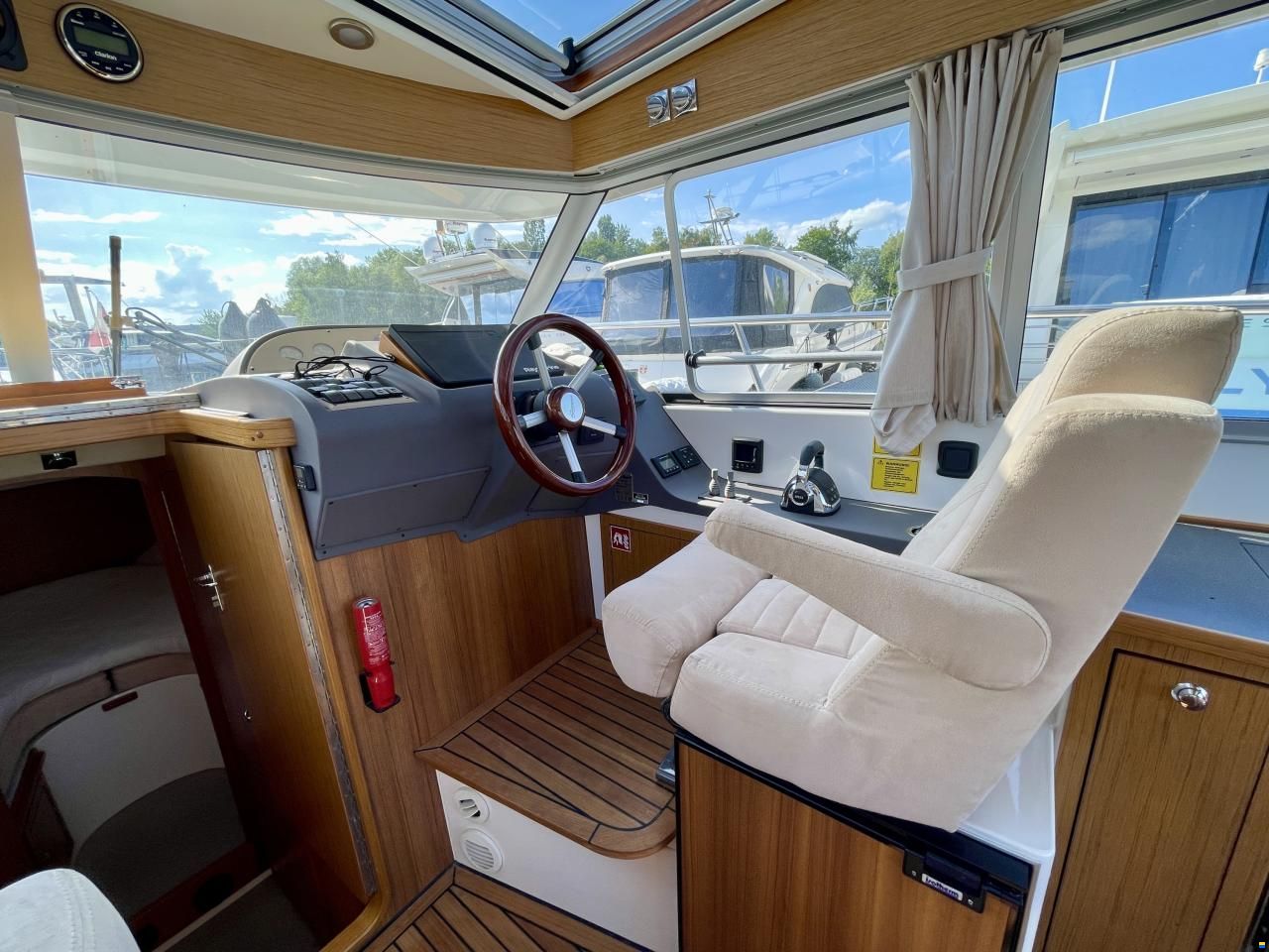Saga 320 Sun Top