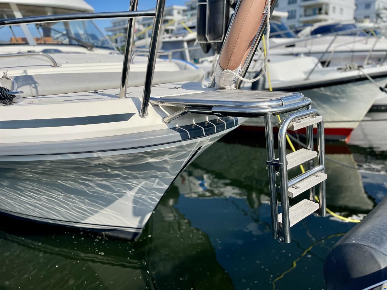 Saga 320 Sun Top