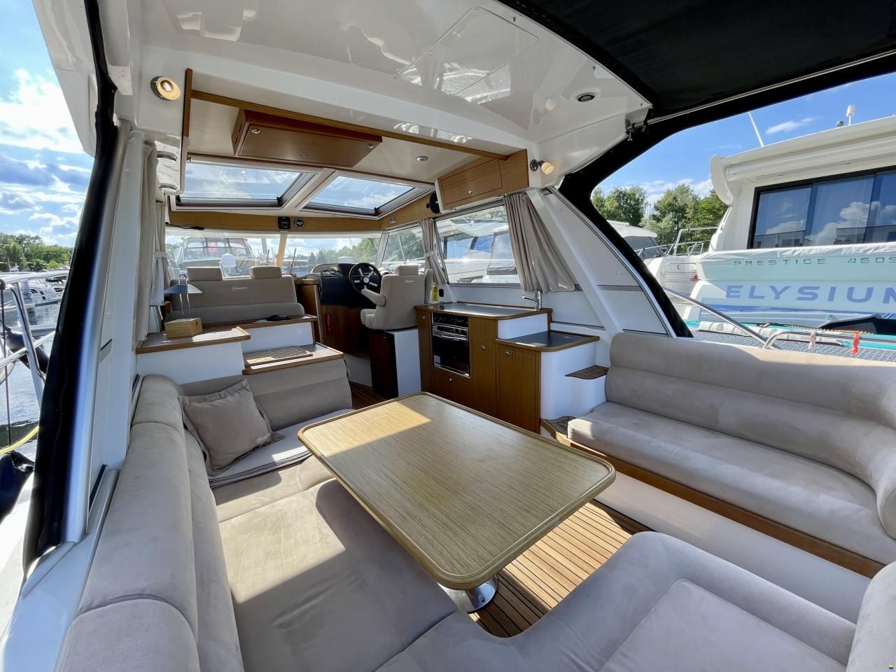 Saga 320 Sun Top