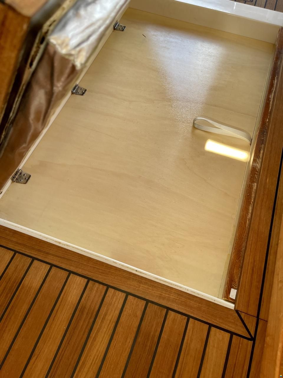 Saga 320 Sun Top