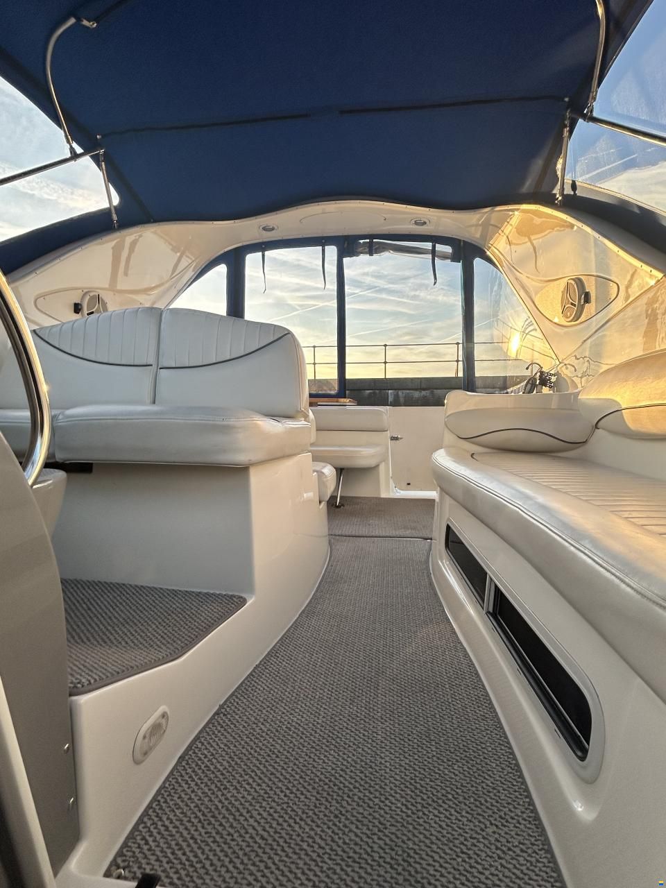 Maxum 2700 SE