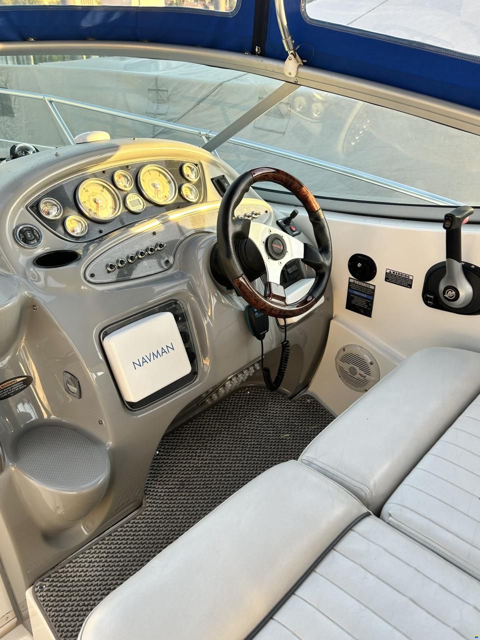 Maxum 2700 SE