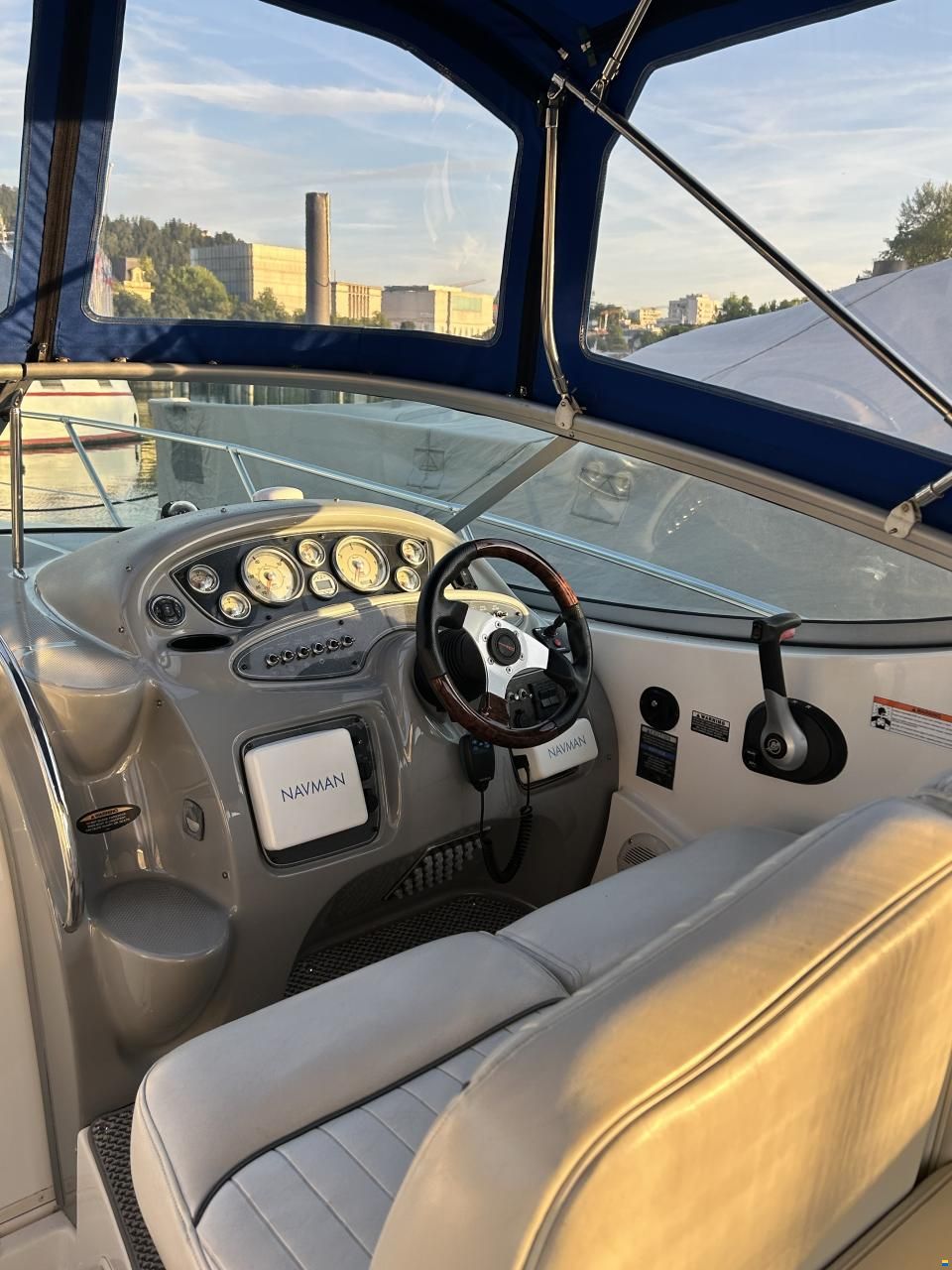 Maxum 2700 SE