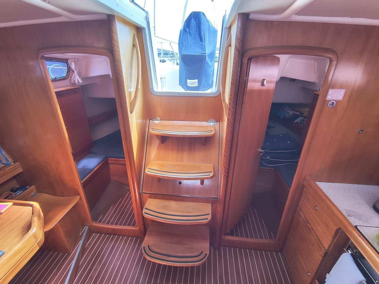 Bavaria 37C