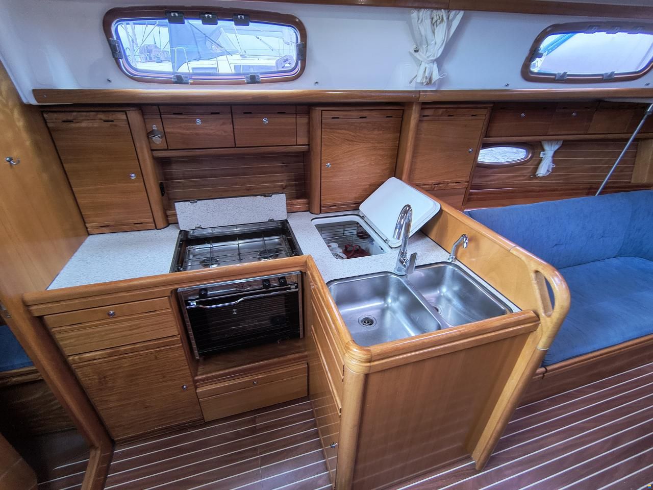 Bavaria 37C