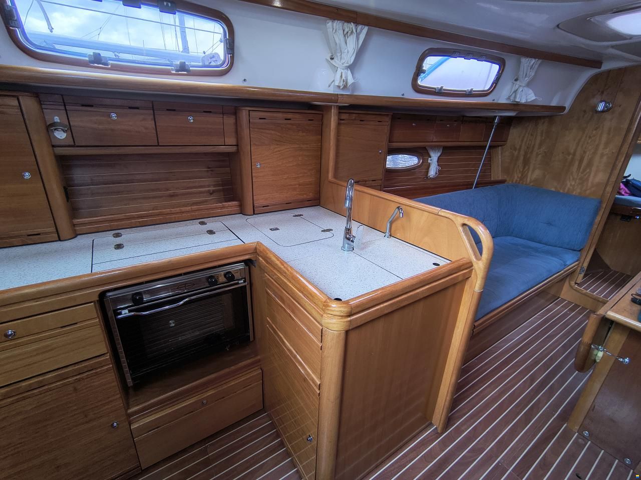 Bavaria 37C