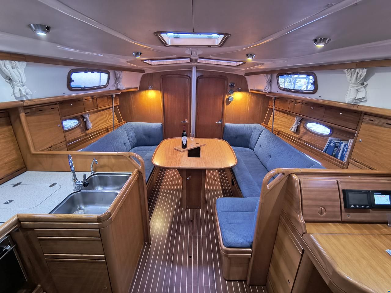 Bavaria 37C