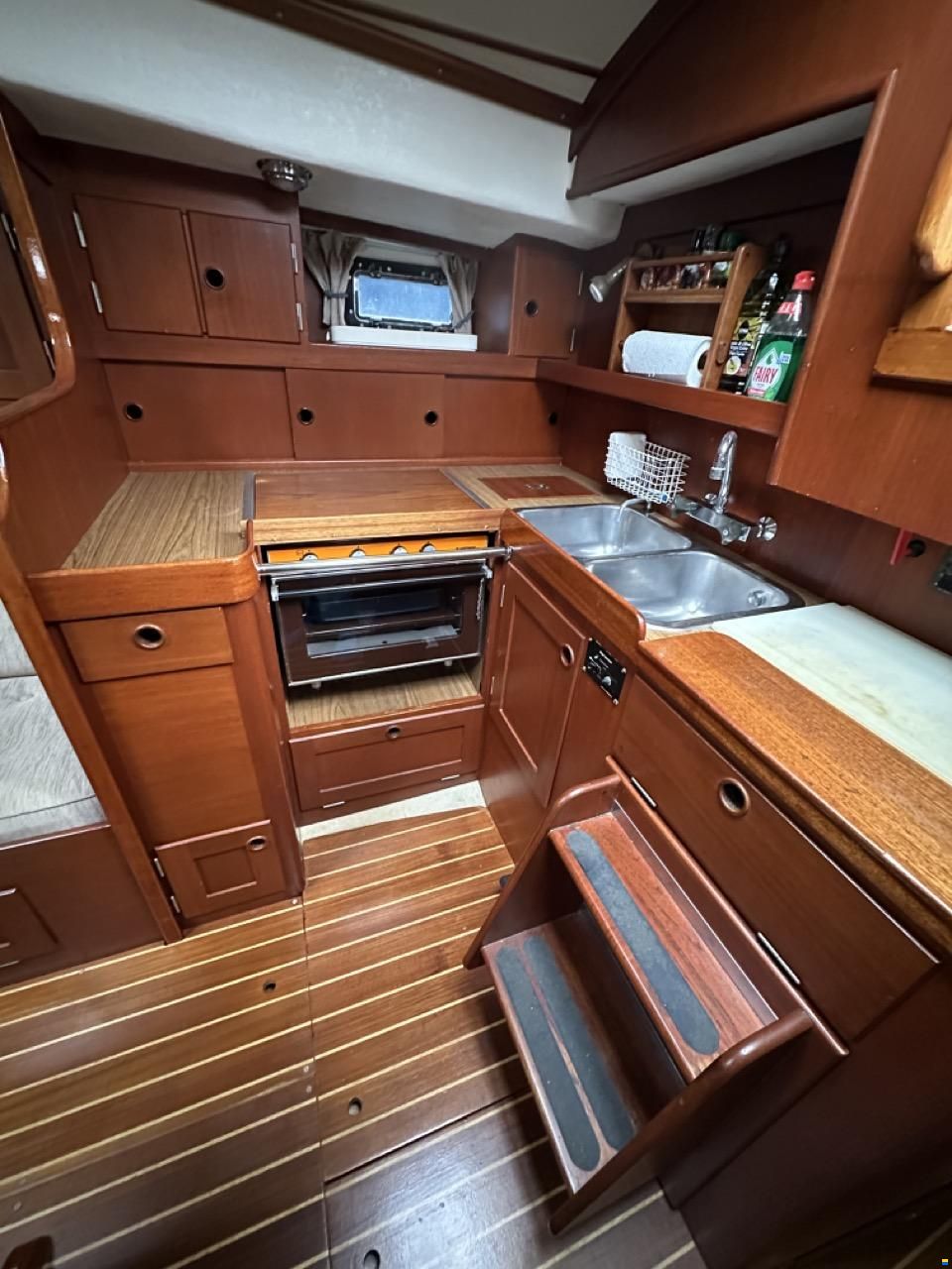 Hallberg-Rassy 352