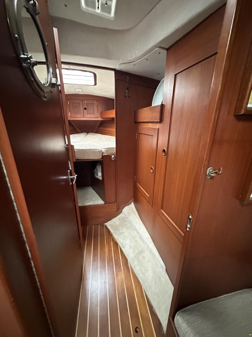 Hallberg-Rassy 352
