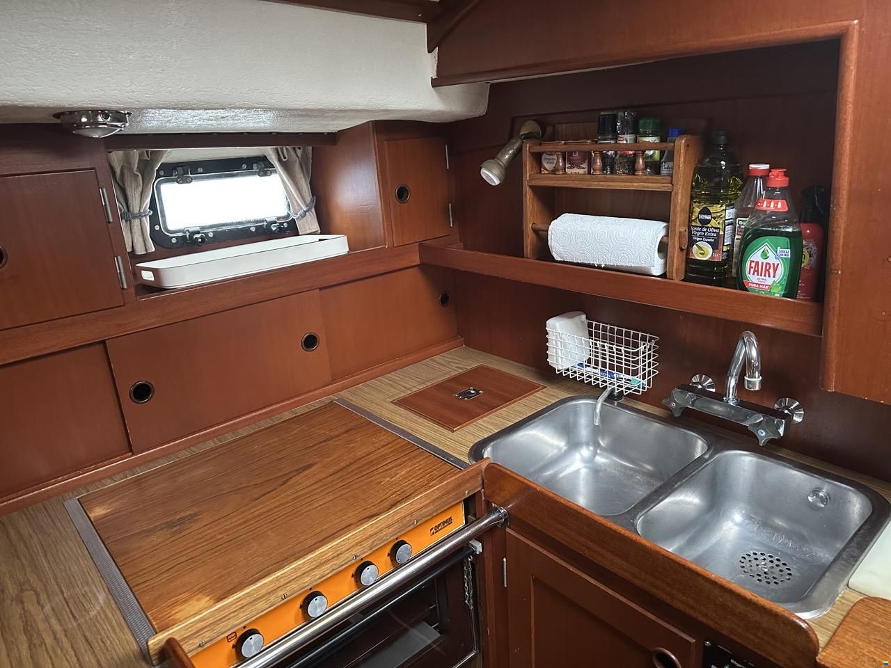 Hallberg-Rassy 352