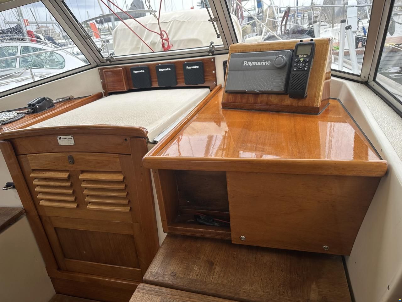 Hallberg-Rassy 352