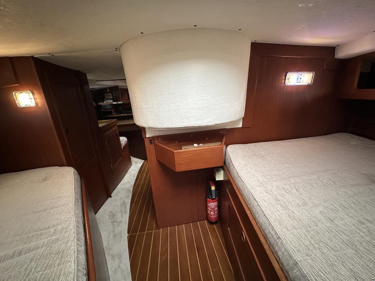Hallberg-Rassy 352