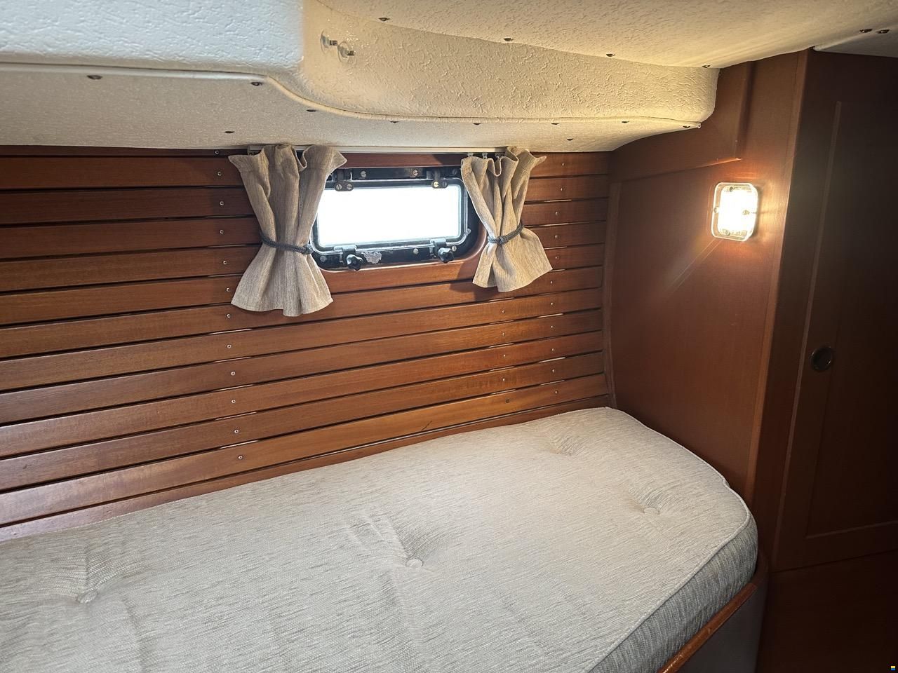 Hallberg-Rassy 352