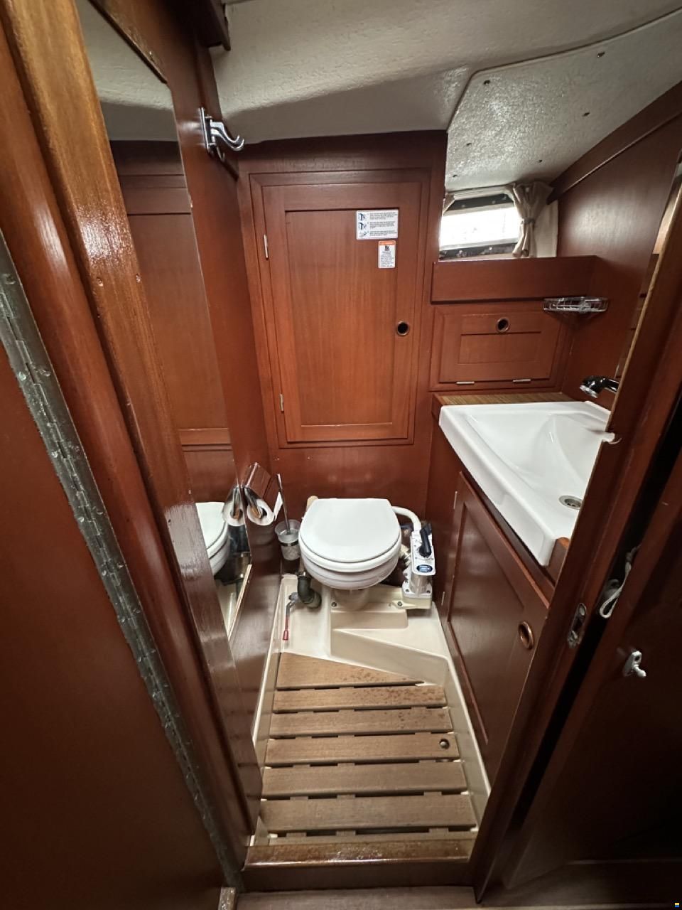 Hallberg-Rassy 352