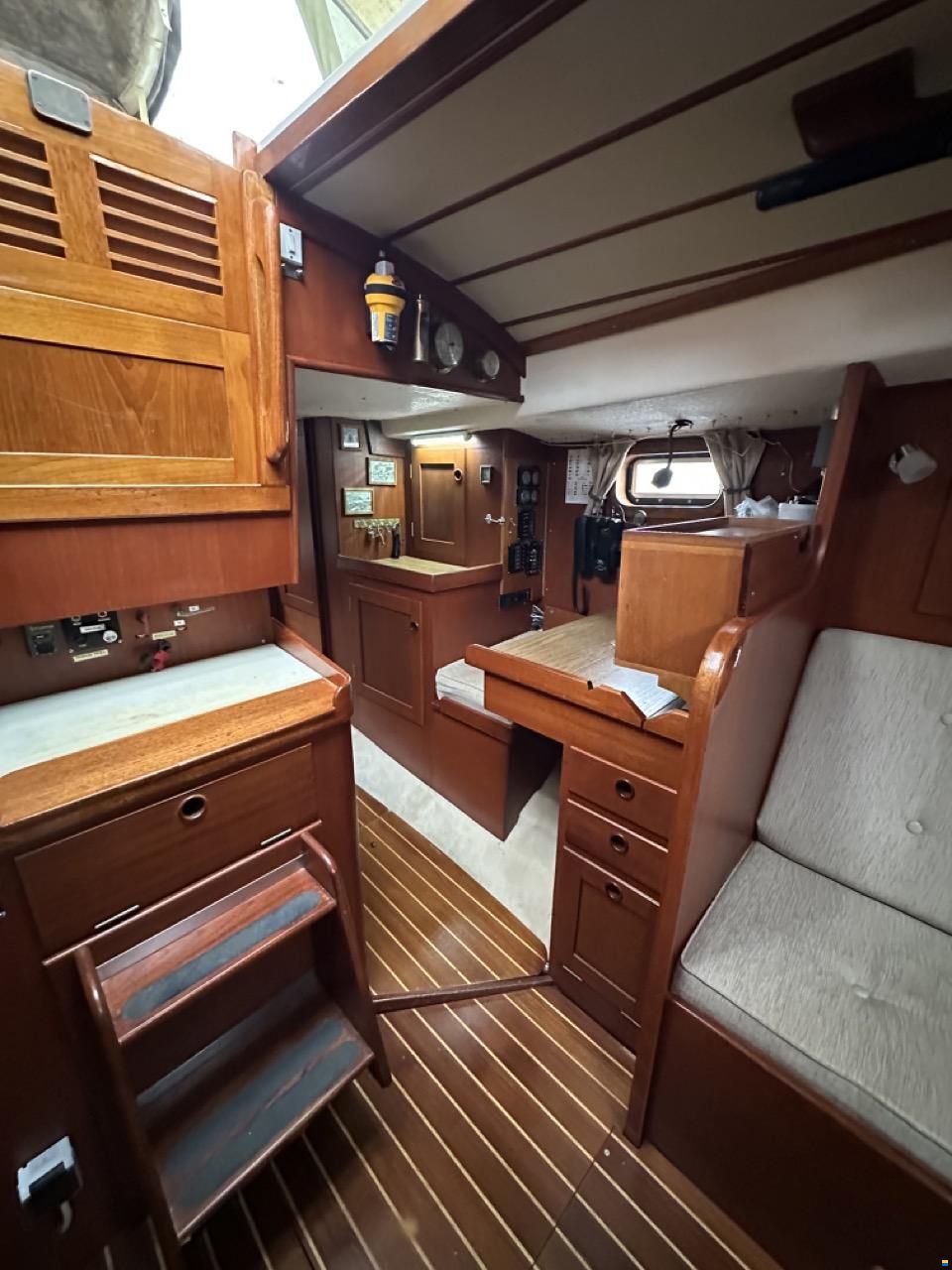 Hallberg-Rassy 352