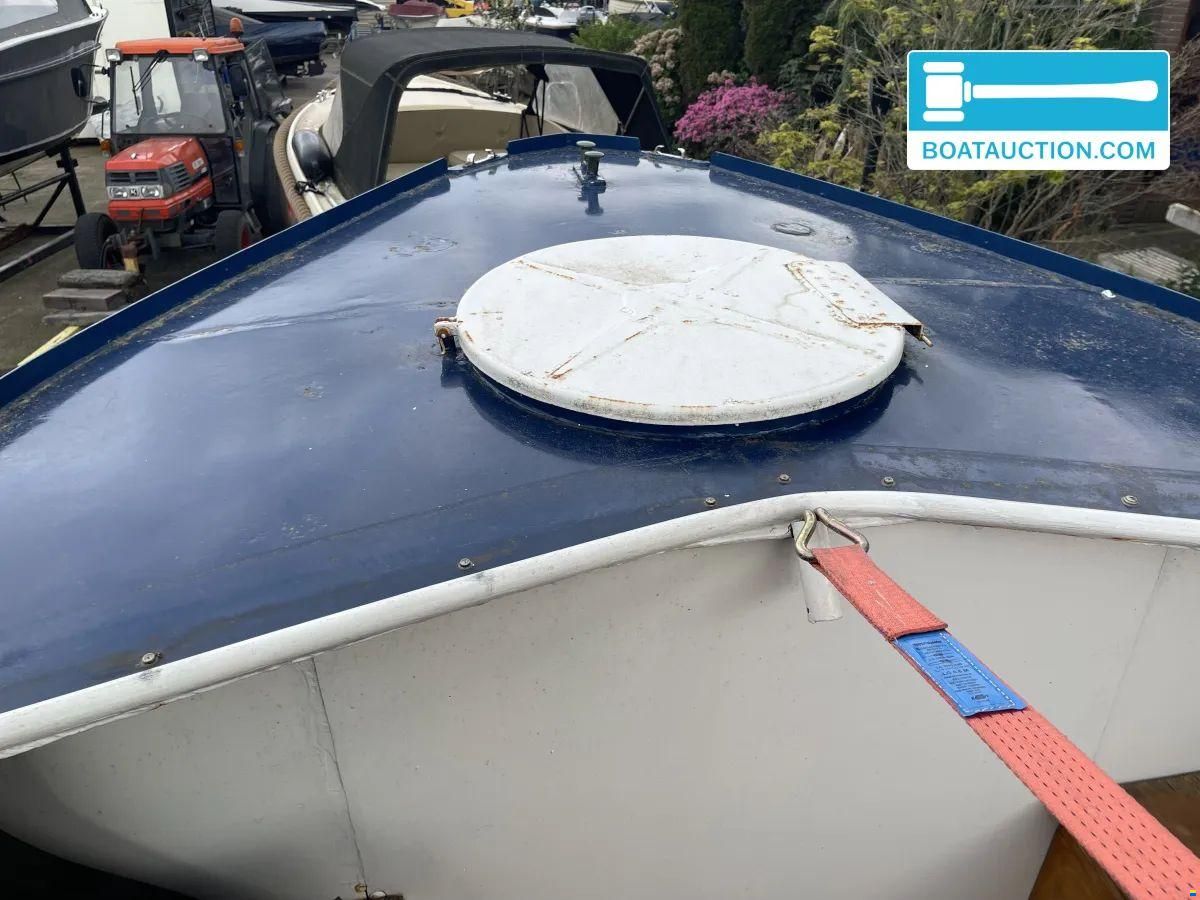 Motorboat 800